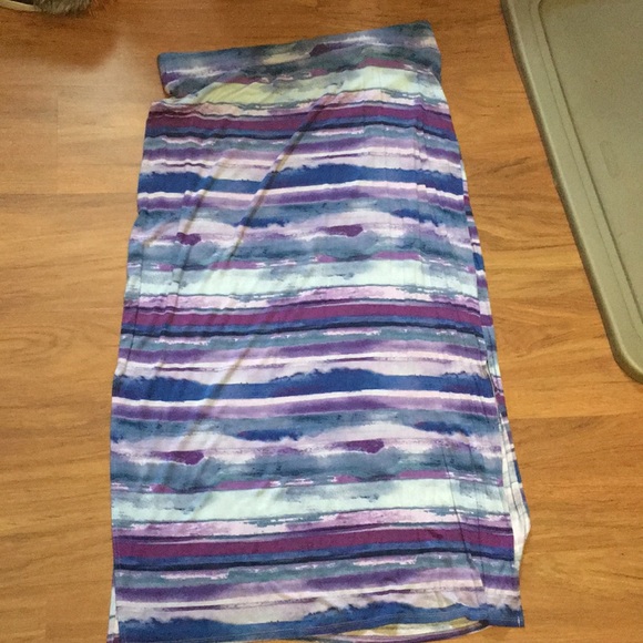Thin long multi-colored skirt. - Picture 2 of 3